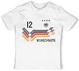 Baby T-Shirt Mädchen Jungen - 2026 Fussball WM Fanartikel - Trikot mit anpassbarem Namen und Trikotnummer - 12/18 Monate - Weiß - Deutschland-Fanartikel Tshirt-Fussball fußball German T