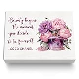Coco Chanel Zitat auf Leinwand, Motiv: 'Beauty Begins The Moment, You Decide To Be Yourself', modisches Parfüm-Blumen-Dekor, Kunstwerk für Mädchen, Make-up-Raum, Schönheitssalon, 30,5 x 38,1
