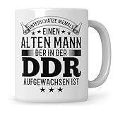 Sweetify DDR Opa Tasse, Opa Geschenk, Unterschätze niemals einen alten Mann der in der DDR aufgewachsen ist, Ossi Kaffeetasse, Humor Witz Lustige Geschenk
