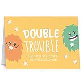 XXL Glückwunschkarte Zwillinge Witzige Monster Double Trouble (A4) zur Geburt hochwertige Klappkarte | Große Design Maxi Karte Grußkarte Glückwunsch mit Umschlag Zwilling