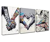 Banksy Street Art Decor Lovers Holding Hands Painting Graffiti Bild Romantische Herz Wandkunst 3-teilig Druck auf Leinwand halten Hände Kunstwerk Wohnzimmer Heimdekoration gerahmt fertig zum Aufhäng
