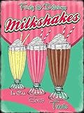 Frosty und delicious Milkshakes. Eis cold. süß Treats. Vanilia. Erdbeere. Schokolade groß glas,gekrönt mit cremefarbenen und served mit a stroh 50er jahre. Klassisches,retro werbung haus,zuhause,küche - 15 x 20